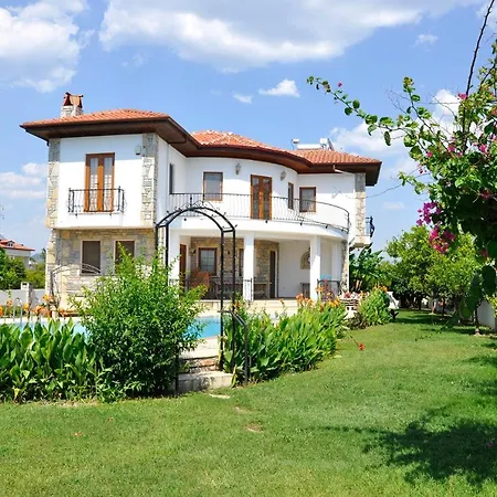 Villa Iris - 5 Bedroom