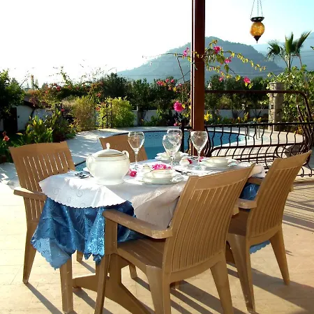 Villa Iris - 5 Bedroom *