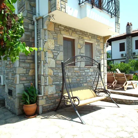Iris - 5 Bedroom *