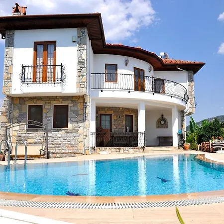 Villa Iris - 5 Bedroom
