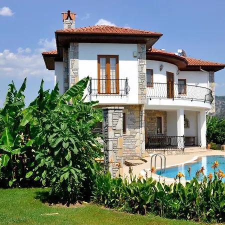 Iris - 5 Bedroom